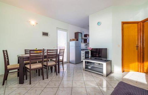 Nice Apartment In Rtina With Wifi - Photo 2