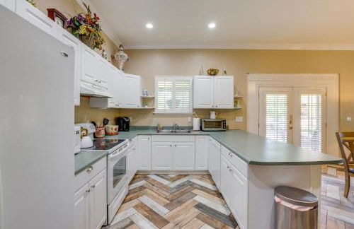 Idyllic Las Vegas Oasis with Outdoor Pool! - Foto 8