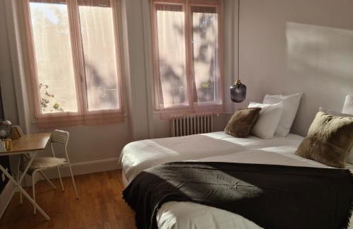 La Maison de la Douce Heure, 4 appartements climatisés avec jardin au centre ville proche des Thermes - Foto 11