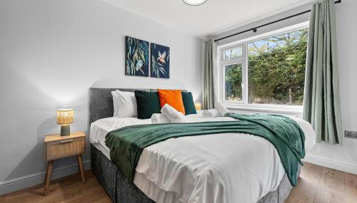 Modern 3-Bed Home, Super King Beds, Drive Parking - Foto 3