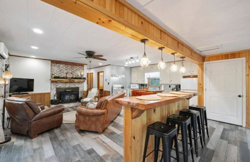 Laurel Thicket Cottage w Fire Pit - Photo 2