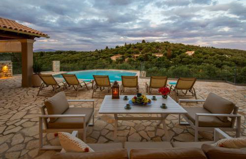 Villa Ozias a modern,spacious, swimmig pool villa. - Foto 43