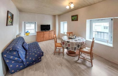 Amazing Apartment In Usson-En-Forez With Kitchen - Foto 1