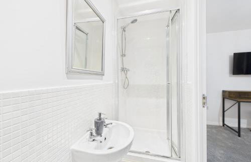 Desert Orchid by Signature Stays - Racecourse - Parking - 5-Bed - Photo 12