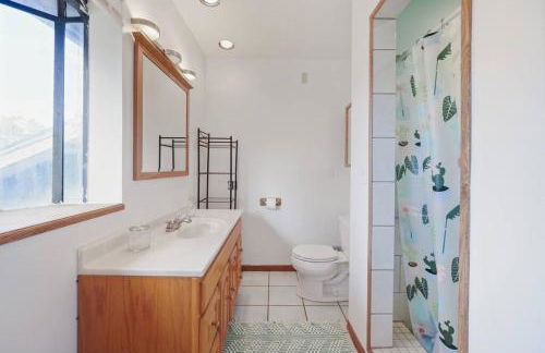 Mountain Home w/ a River in Back - Close to Skiing - Foto 25