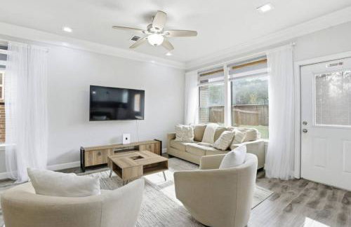 O22B Southwest Houston 1BR King Bed Pet Friendly Fast WiFi - Foto 2