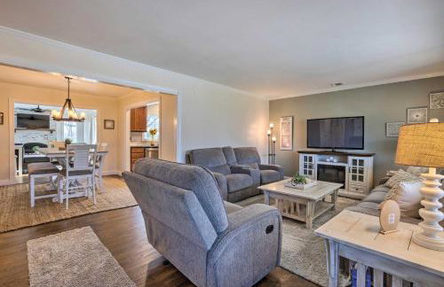 Mattituck Home with Fireplaces - Near Wineries - Foto 7