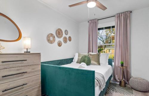 Game Room and Huge Yard with Fire Pit Yard Games and BBQ Near UE and Downtown - Foto 21