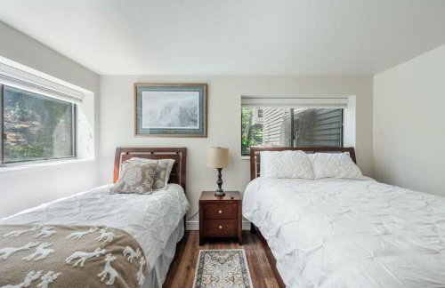 Bright and Cozy Getaway - Photo 9