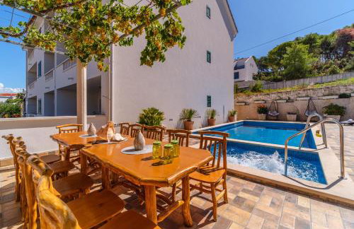 La Perla Apartments - Photo 63