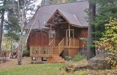 Riverfront Hungry Horse House with Large Deck! - Foto 1