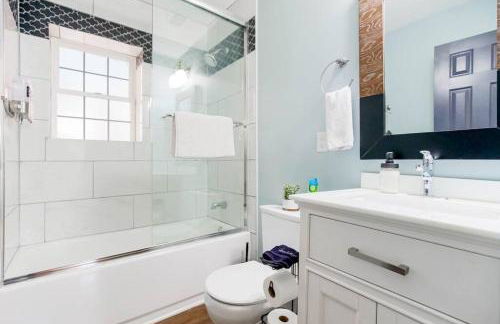 Chic 4BR 3BA Historic Home Near Country Club Plaza - Photo 21