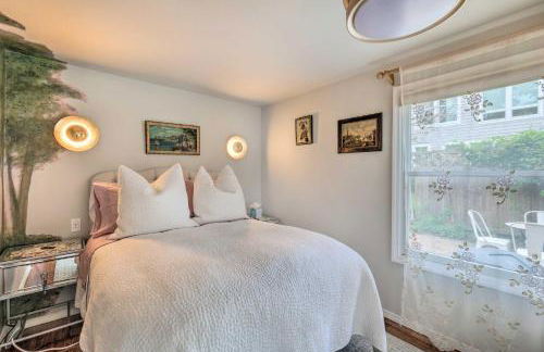 Cute East Hampton Cottage with Patio - Walk to Beach - Foto 11