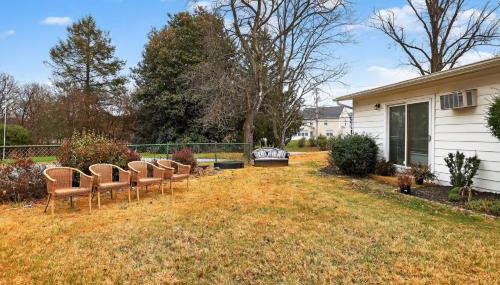 Stylish Hot Tub Retreat with Ping Pong home - Foto 5