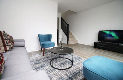 Modern and Cosy 3 Bed House Close to Cardiff City Centre perfect for Family Relocations, Contractors & Groups by Gurkha Stay with Free Parking and Wifi - Foto 5