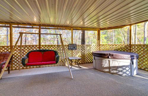 Burnside Resort Cabin with Hot Tub and Outdoor Spots! - Foto 27