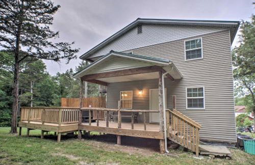 Lakeside Blue Eye Escape with Game Room and Hot Tub! - Foto 34