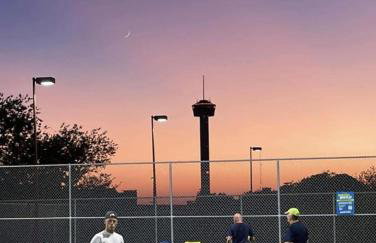 The Eastsider near Frost Bank Center Alamodome Convention Center and more - Foto 19