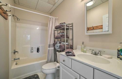 1 Mi to Nubs Nob Pet-Friendly Home with Hot Tub - Foto 22