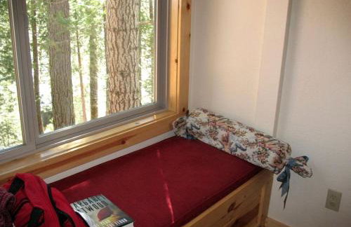 Exceptional Riverside Cabin Rental in the Trees near Pinecrest Lake, California - Foto 16