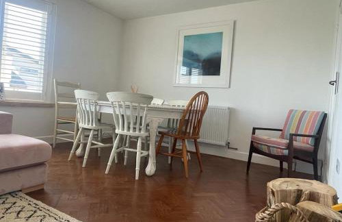 Baywatch Mawgan Porth Spacious Home sleeps 9, Games room, Parking & Garden - Foto 33