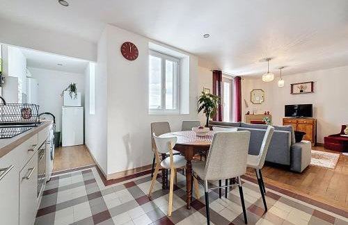 Le Baron Rouge - T4 Élégant & Spacieux - Parking Privé - 6 personnes - Climatisation - Centre ville de Saint-Etienne - Foto 13