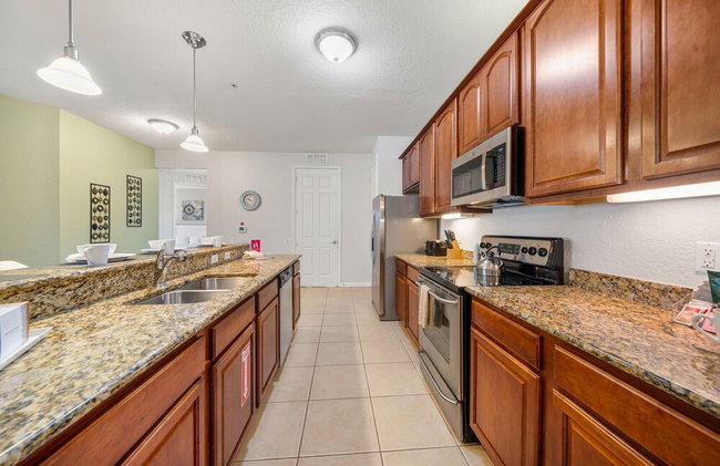 Beautiful LAKEVIEW Deluxe Condo Near Theme Parks - Photo 113