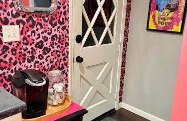 Pinksburgh pet-friendly by Strip, stadium, skyline - Foto 9