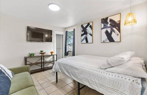Unit 7: Updated downtown 1 bedroom! - Photo 2