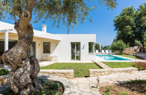 Nature Retreat Green Oasis Villa with Private Pool & Rooftop Hot Tub - Foto 13