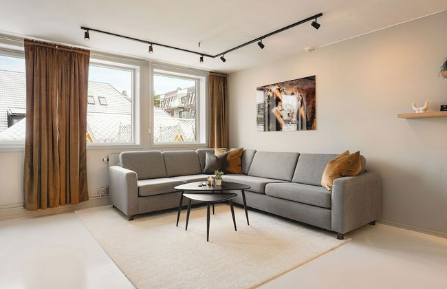 Arctic Homes - Downtown Penthouse - Photo 2