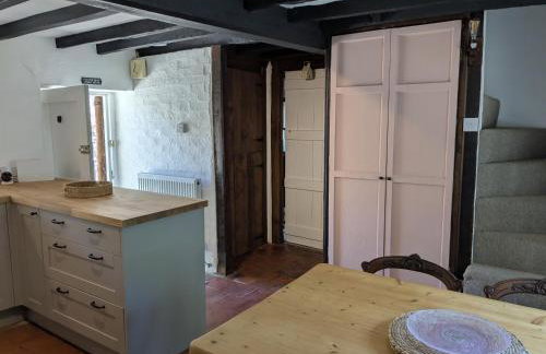 Period Thatched Cottage Towcester - Photo 34