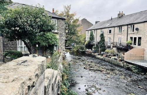 Old Betting Shop for 3 & Furry Friend - Photo 52