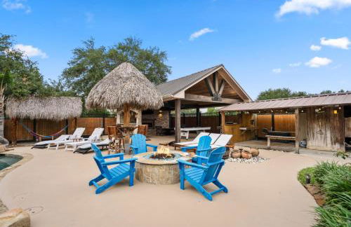 Tropical Escape Pool Jacuzzi Bar in Alvin TX - Photo 35