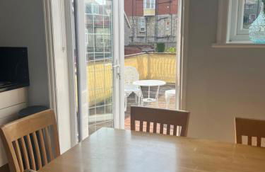 Brook Lodge Roof Terrace Apartment - Photo 7