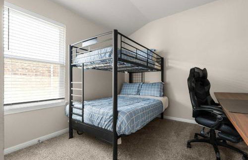 Charming 4BR Home w Spacious Backyard in Hutto - Foto 55