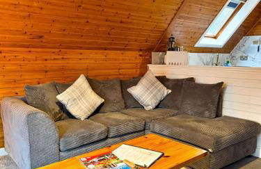 Macha 3 - Hot Tub-Perth-Pets-Family-Luxury-Cabin - Photo 4