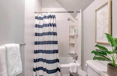 Dauphin District Darling #3-Downtown, Restaurants - Photo 29