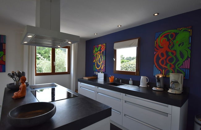 Villa With Heated Pool, Jacuzzi, Sports Field and Stunning Views - Photo 23