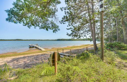 Waterfront Escape on Big Sand Lake with Private Dock - Foto 37