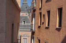 Apartment in monumental square Madrid Center - Photo 6