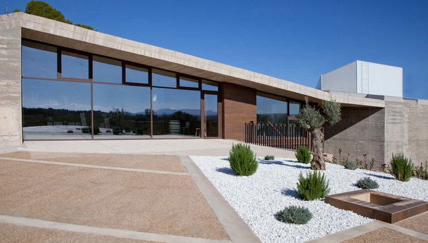 Entrada a la bodega Sierra Norte