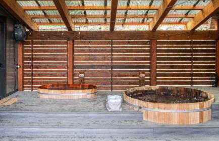 Newly Built • Sauna • Hot Tub • Cold Punge Lazy River Glamp-House by AvantStay - Foto 6