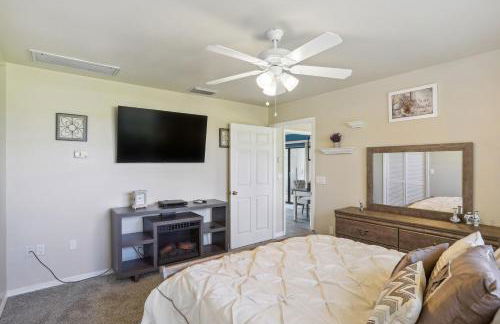 Luxurious Florida Home with Pool and Canal Access - Foto 19