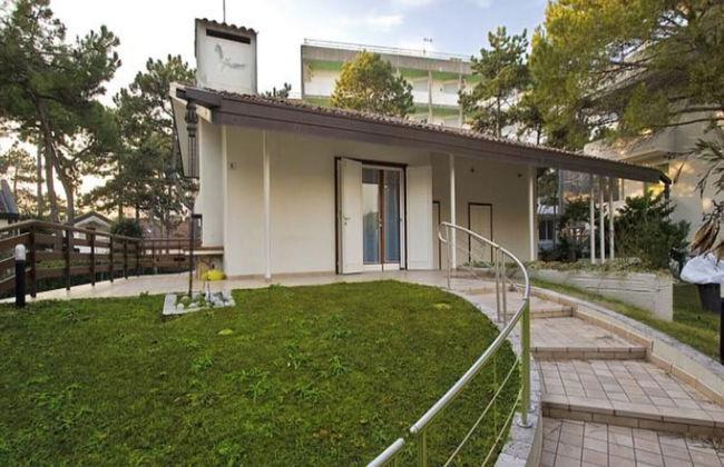 Spacious Villa in Lignano Pineta Near the Beach - Foto 1
