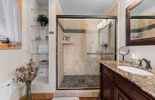 Luxury Lakeview Retreat - Hot Tub, SUP, Sauna & More! - Foto 47