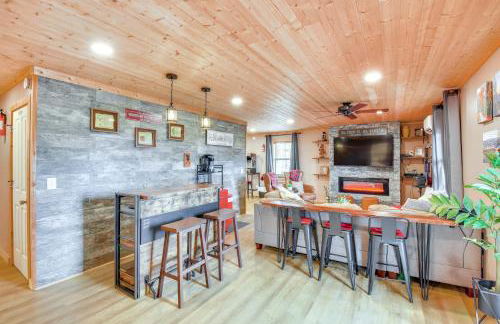 Lakemont Mountain Cabin with Game Room and Hot Tub! - Foto 14