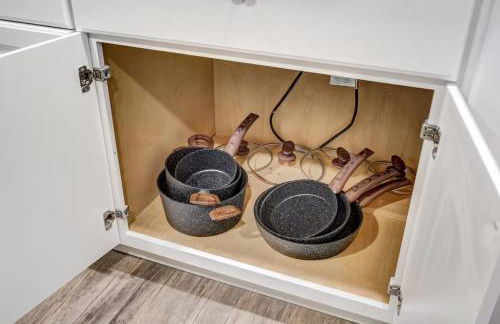 Quiet Basement Retreat | King Bed, Firepit, Yard - Foto 13