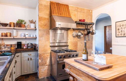 Historic Tudor Home, Heated Pool - Photo 5