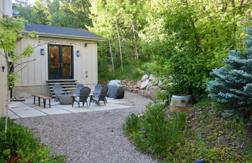 25-Bed, Amenity-Rich Estate in a Private Forest - Foto 63